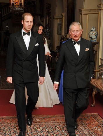 看英國皇室們的親身標桿