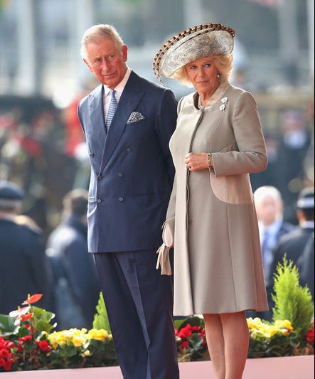 看英國皇室們的親身標桿