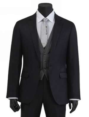 西裝定制應(yīng)著重于面料、版型、工藝入手